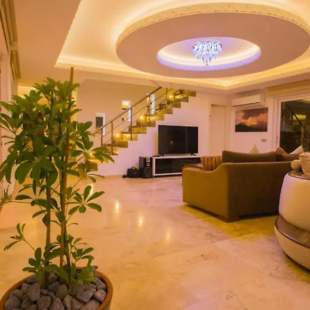 7 Bedroom Luxury *