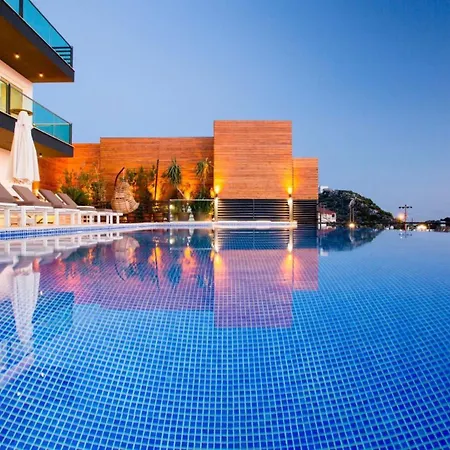 7 Bedroom Luxury Villa *