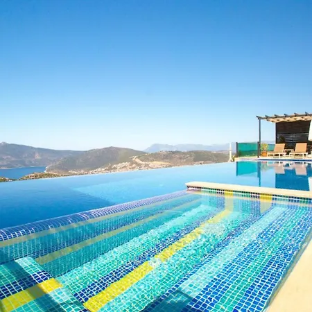 7 Bedroom Luxury Villa *