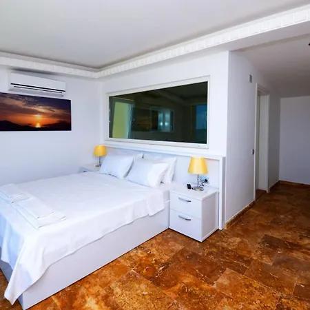 7 Bedroom 1115