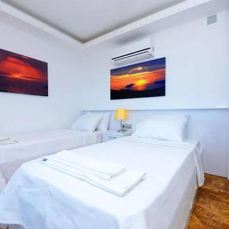 Villa 7 Bedroom 1115 *