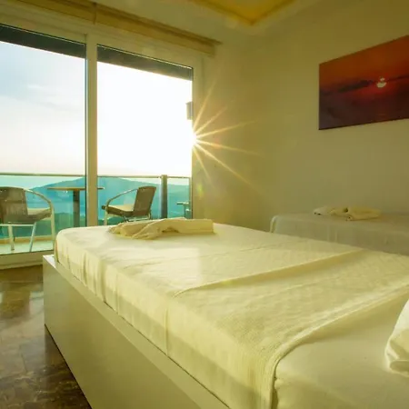 7 Bedroom 1115 *